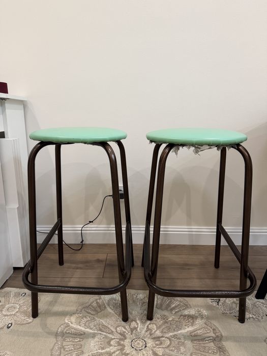 Продам высокие стулья