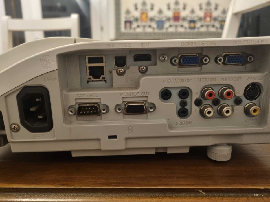 Proiector LCD Hitachi ED-A220N-3LCD