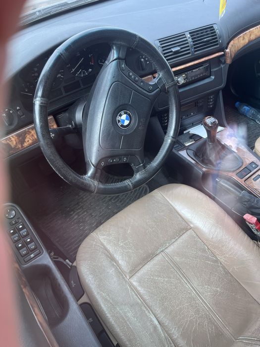 BMW 528i Тъмно зелен