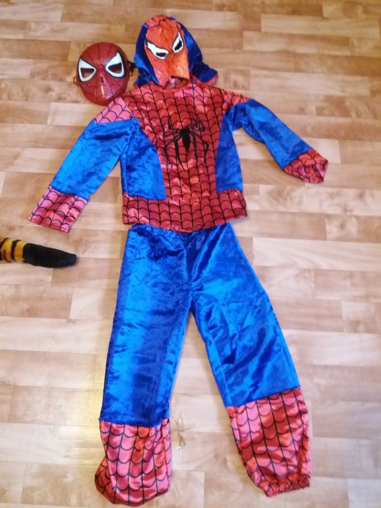 продамновогодний костюм тигра и человек паука