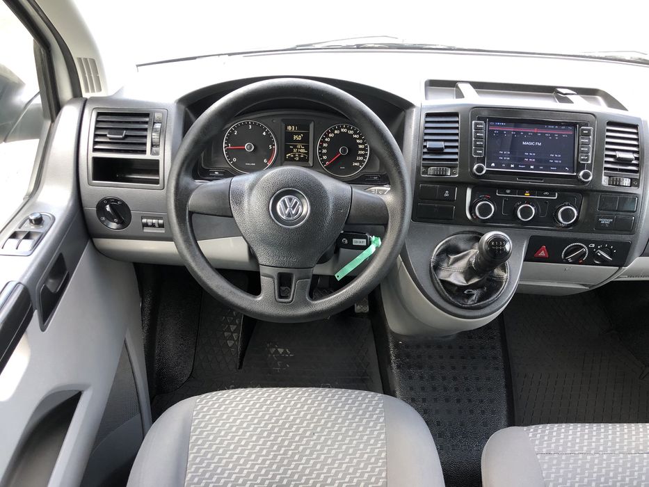VW Transporter T5 9locuri an 2012 motor 2.0tdi 102cp clima navigatie