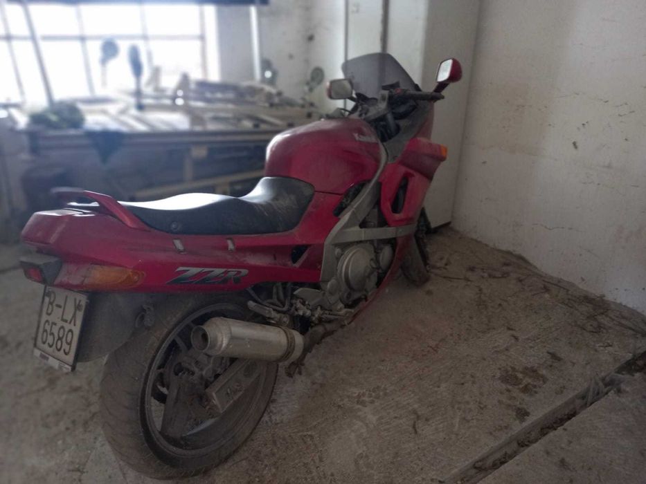 Motocicleta Kawasaki 700