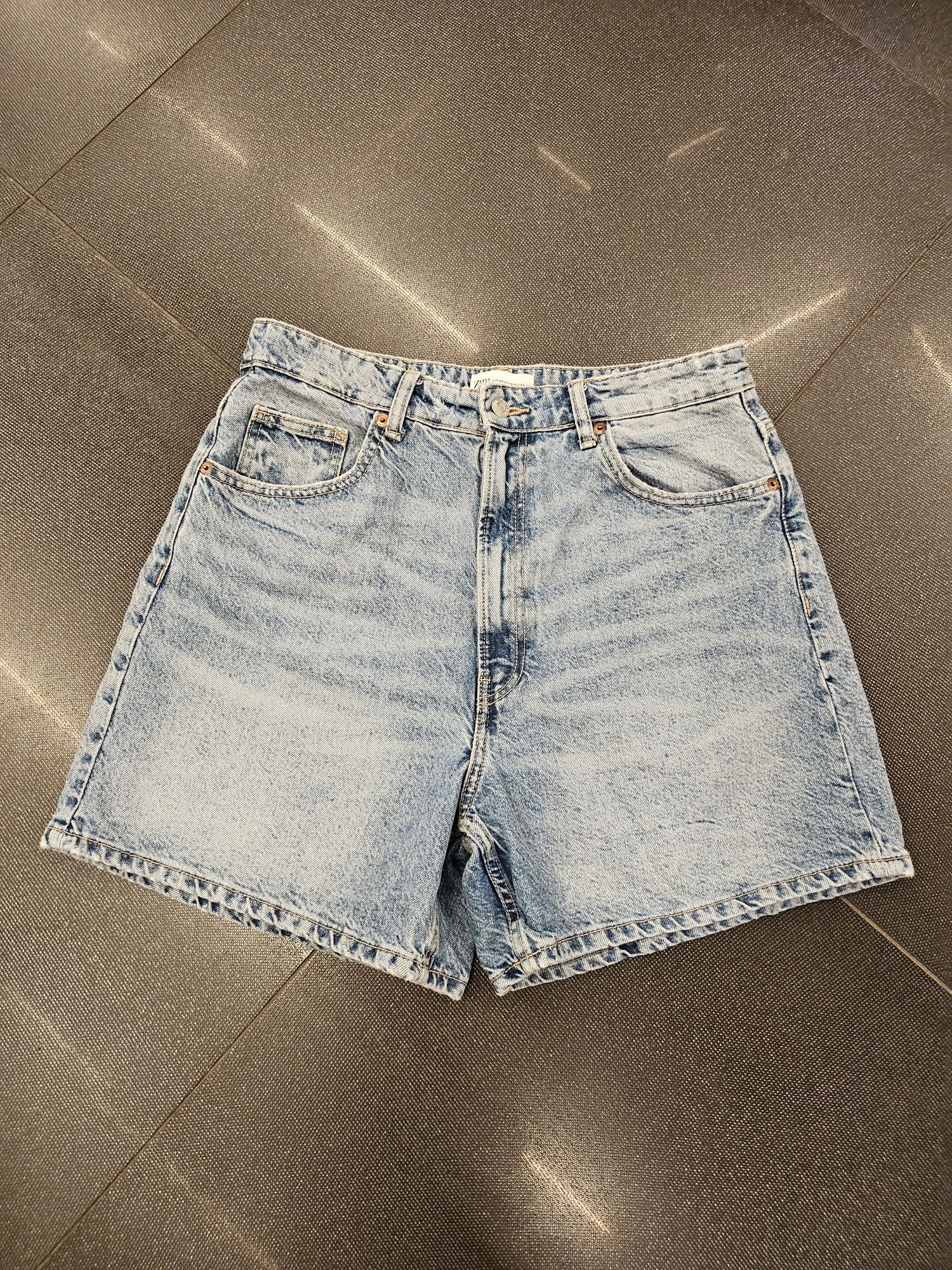 ZARA къси панталони- 44 L