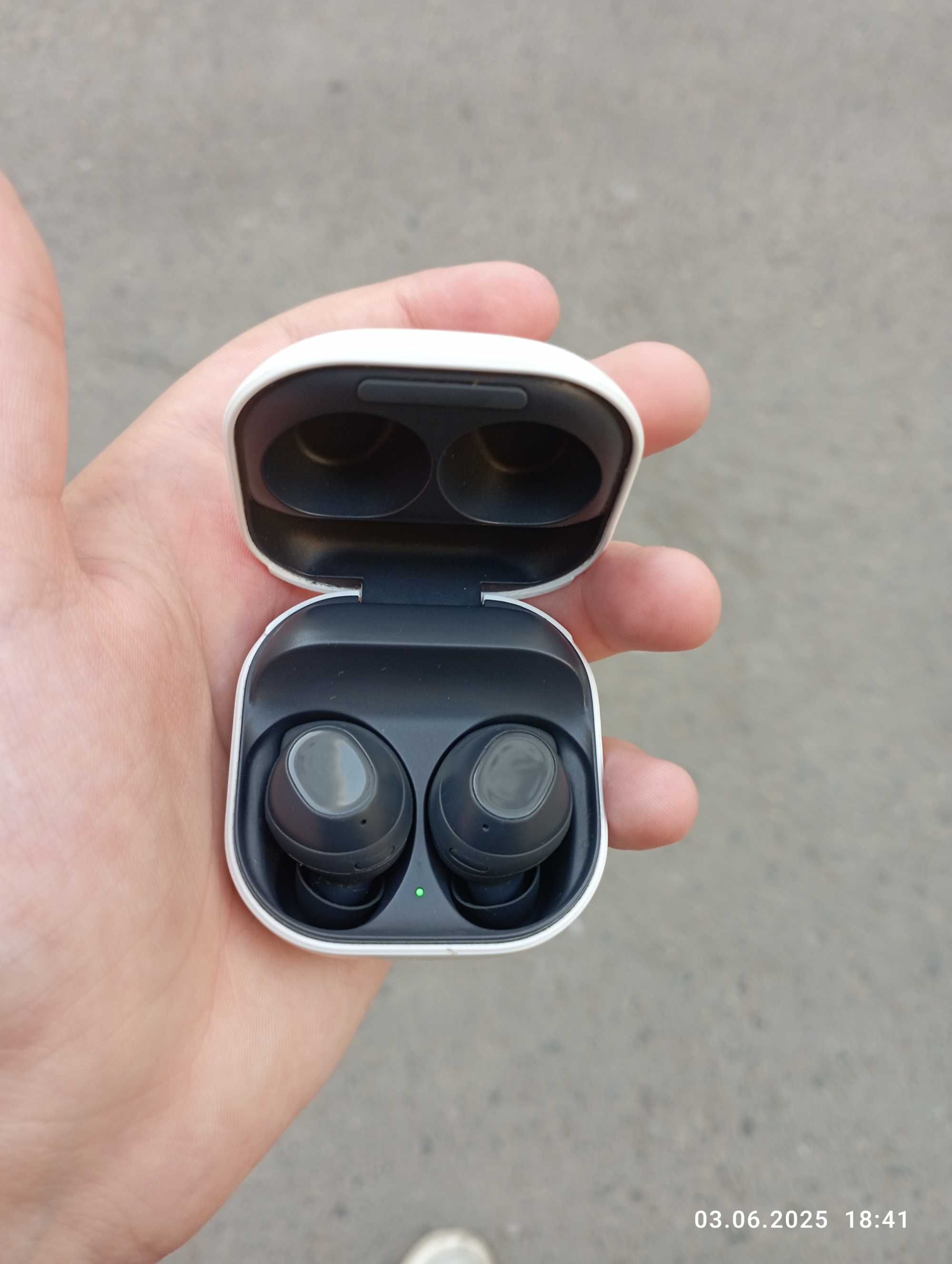 Срочно оригинальные наушники Samsung Galaxy buds FE