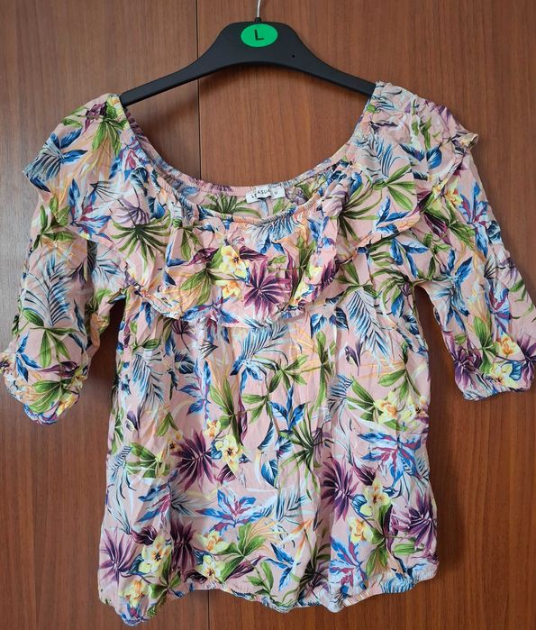 Tricou kenvelo , top pe umeri lc waikiki