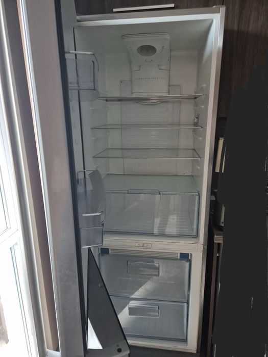 Хладилник    AEG