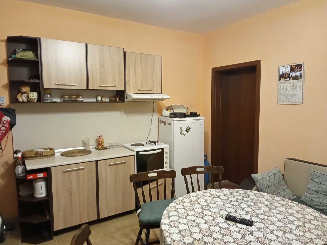 Дава се под наем Етаж от къща в Елин Пелин - 65 кв.м за 321.3 € - Снимка #2