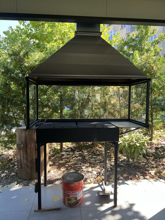 Професионална скара на дървени въглища