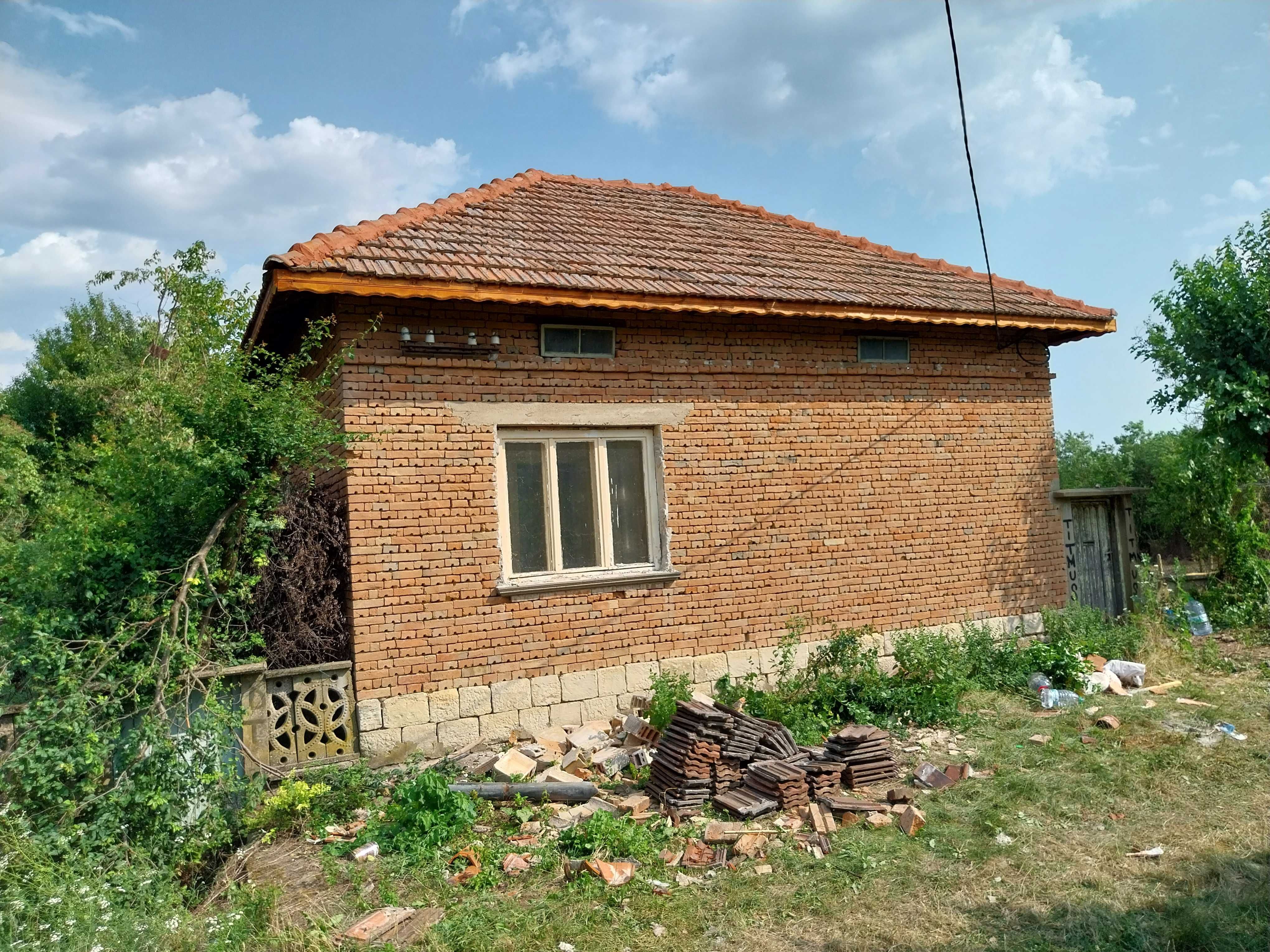 Продава къща в с. Павел с престройки и проект за ФЕЦ 100 kW.