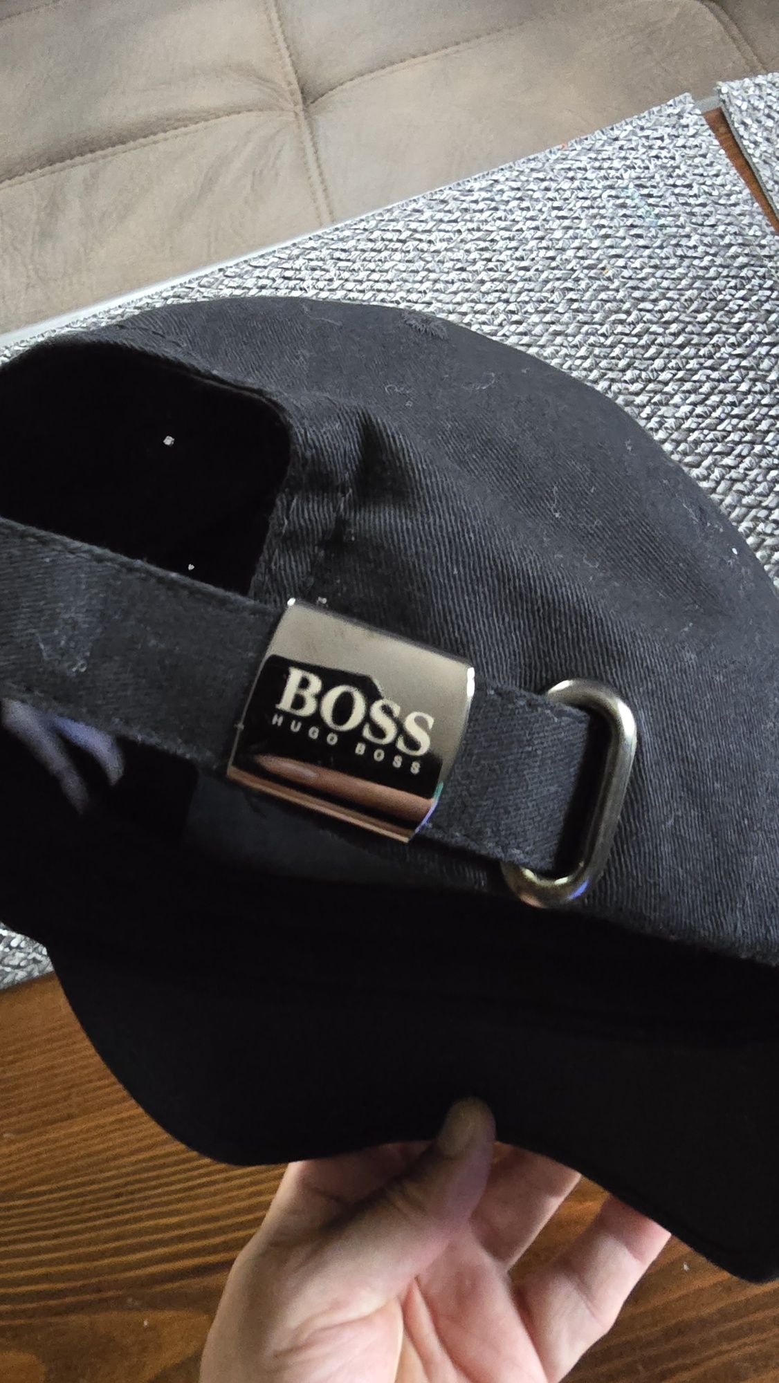 Шапки. Boss,Milwaukee, Red bull, Mammut, Burberry