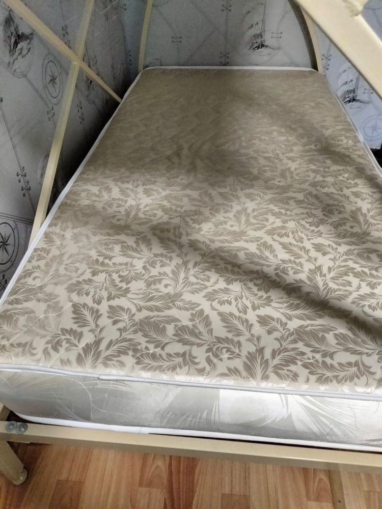 Продам двухъярусную кровать
