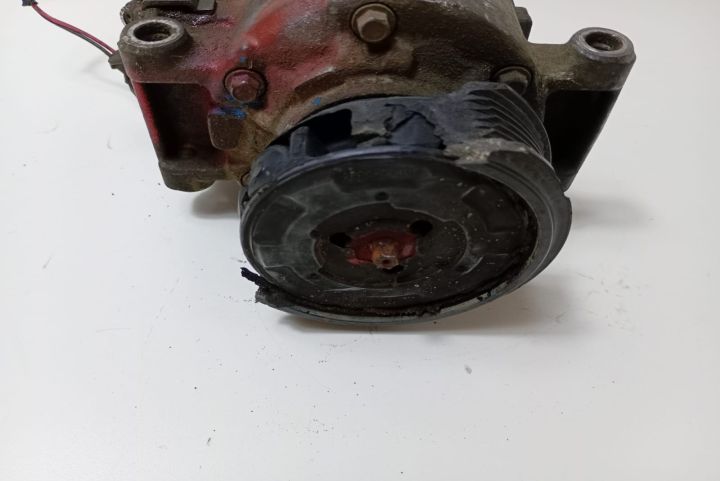 Compresor AC / fulie sparta 4F0260805R Audi A4 B7 seria