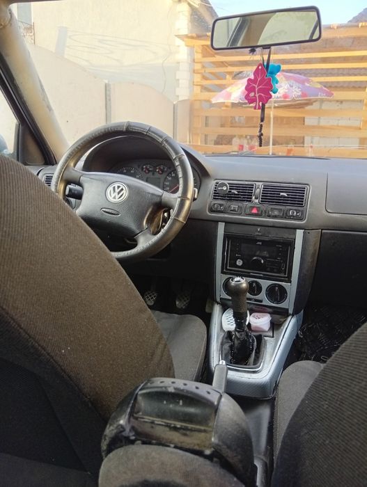 Vând golf  4 benzină