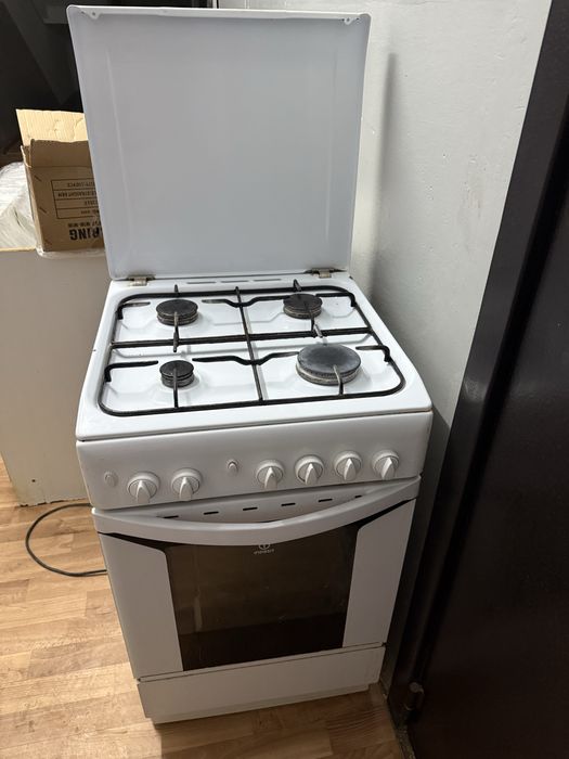 Продам газ-плиту