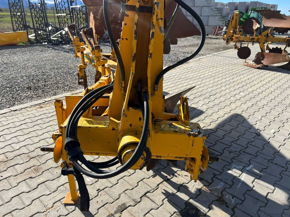 Обръщателен плуг Rumpstad с 3 корпуса, хидравличен – минимум 100 к.с.