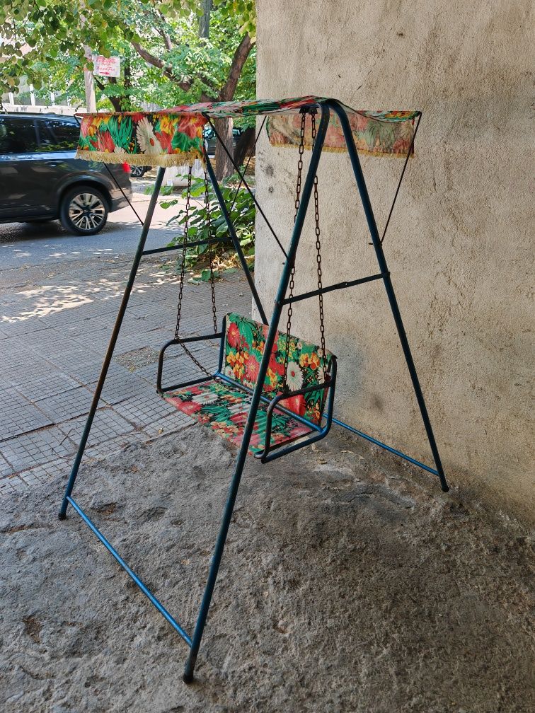 Много стара градинска люлка