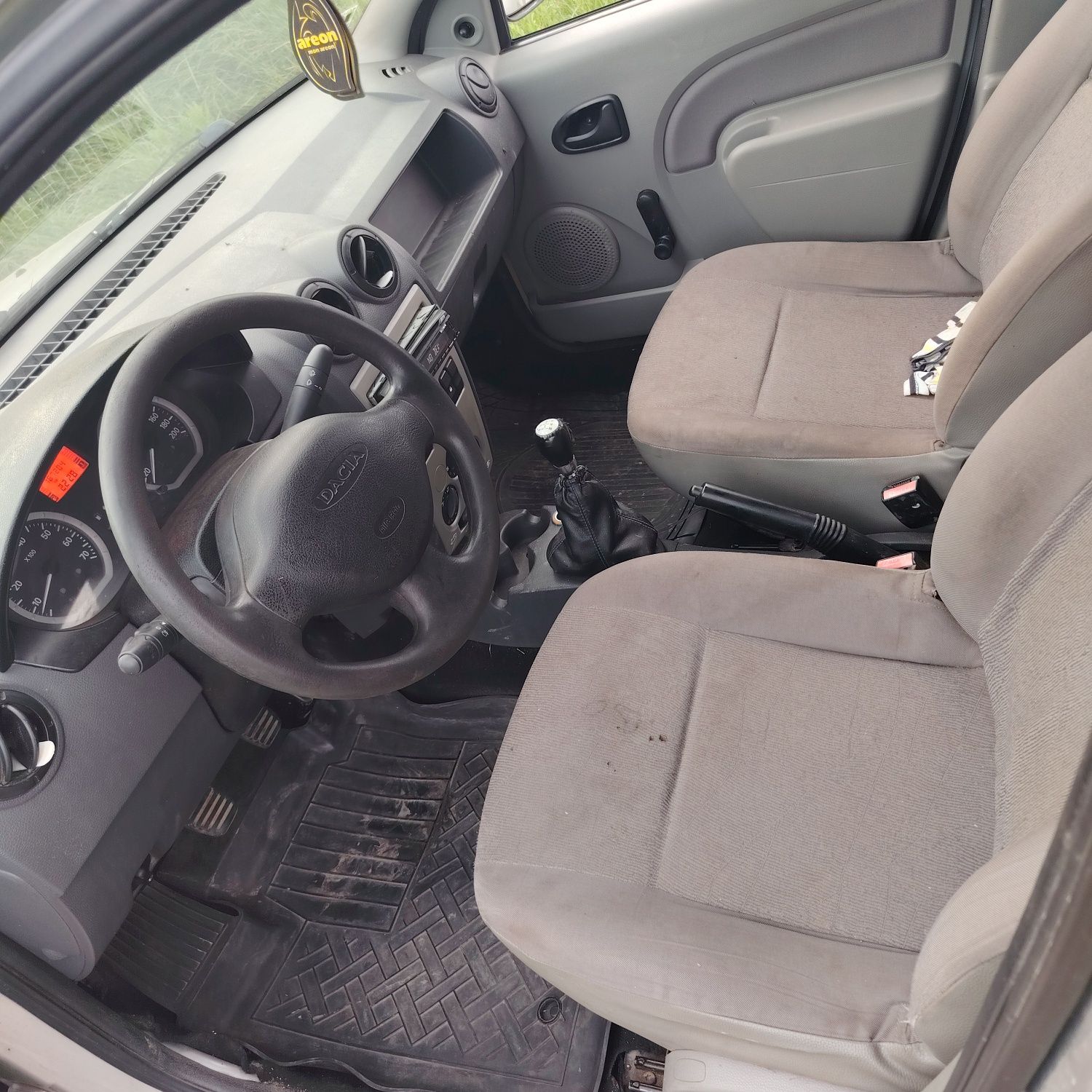 Vând Dacia Logan
