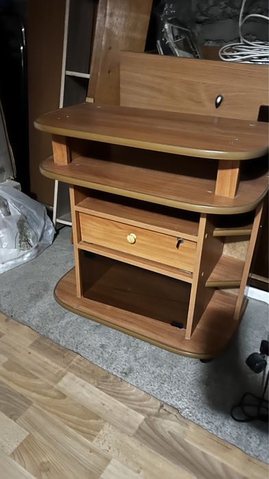 Полка под телевизор