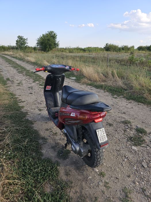 Vând piaggio tayphoon