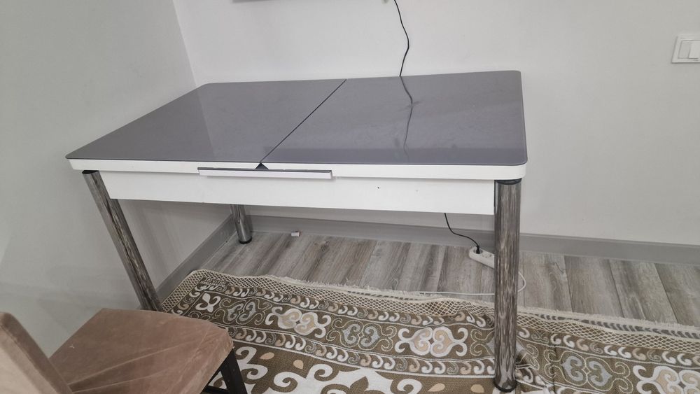 Стол сатылады, көп қолданылған жоқ, қонаққа пайдалансаңызда болады.