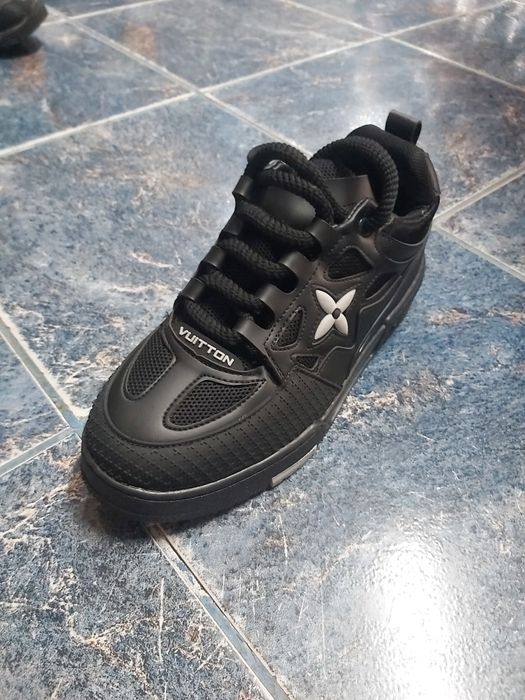 Adidasi Louis Vuitton