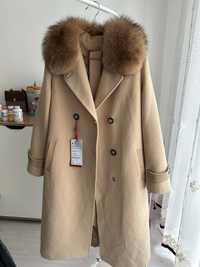 Кашемировое пальто с натуральным воротником