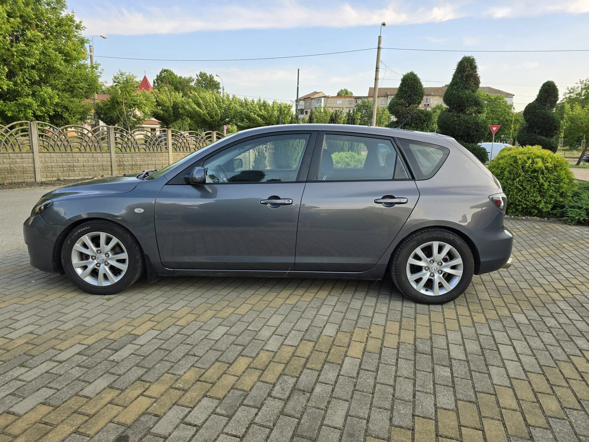 Vând Mazda 3 1.6