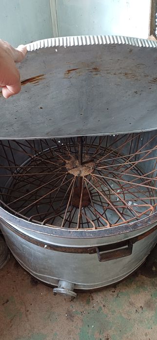 Центрофуга за мед