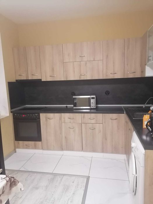 Кухня без уреди. Кухнески модул.