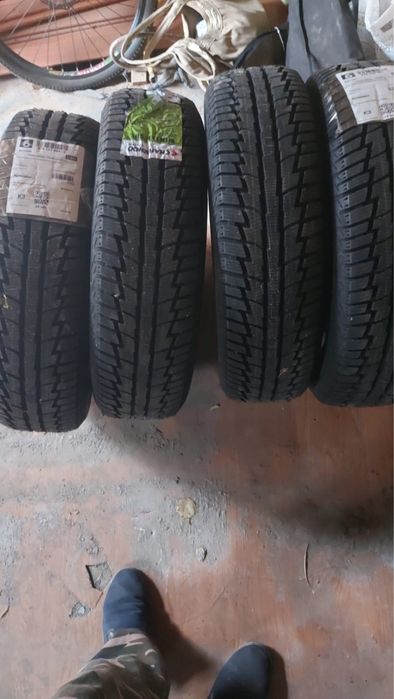 Зимняя резина липучка 4шт.новая 205/70/R15  88мын.