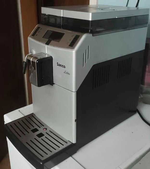 Продавам кафе автомат Saeco Lirika Plus