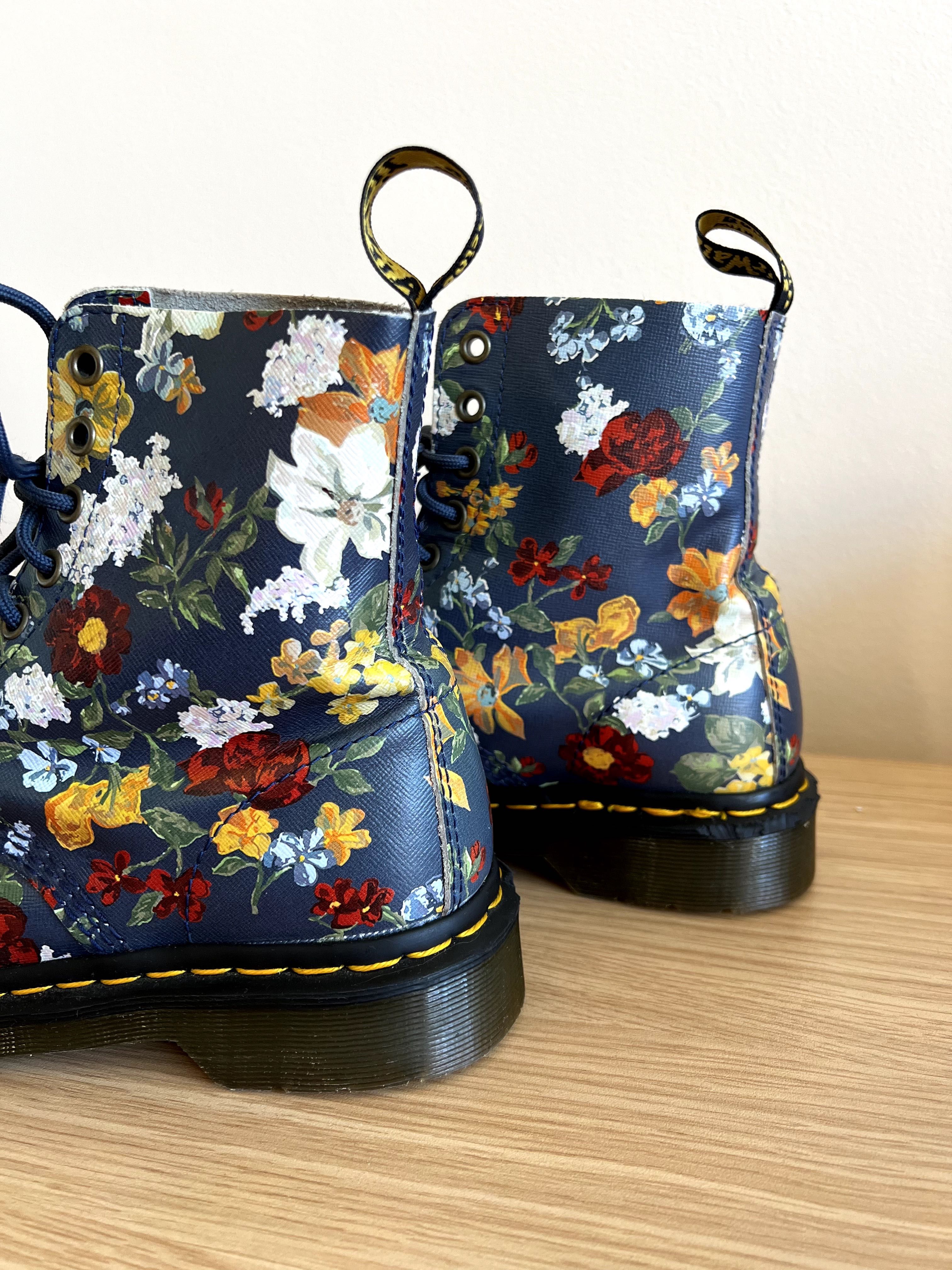 Dr. Martens флорални и цветни кубинки (на цветя)