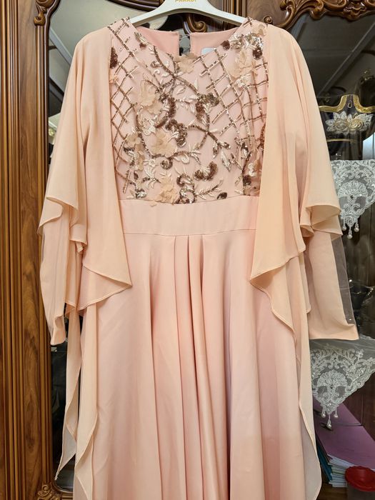 Вечерние платья.