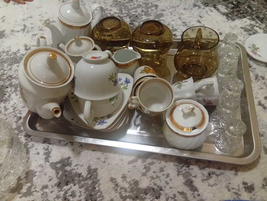 Продам все на фото есть ище посуды
