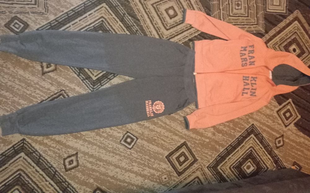 Продам женскую спортивку