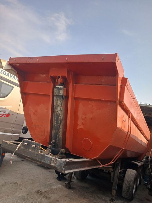 Самосвал Прицеп Сотилади