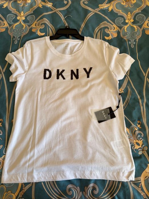Tricouri dama noi cu etichete DKNY
