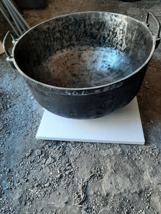 Ceaun vechi din fontă 40 L.