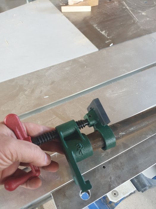 Menghină  (presă) pentru lemn