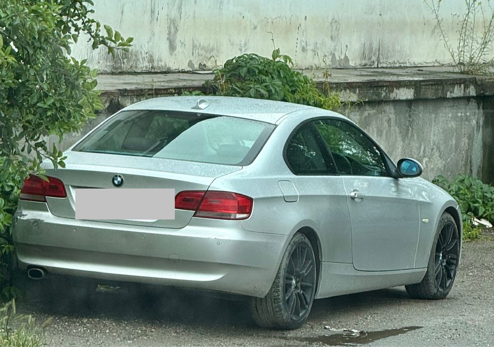 Dezmembrez bmw e92 320d 177cp manual , faruri stopuri bara capota