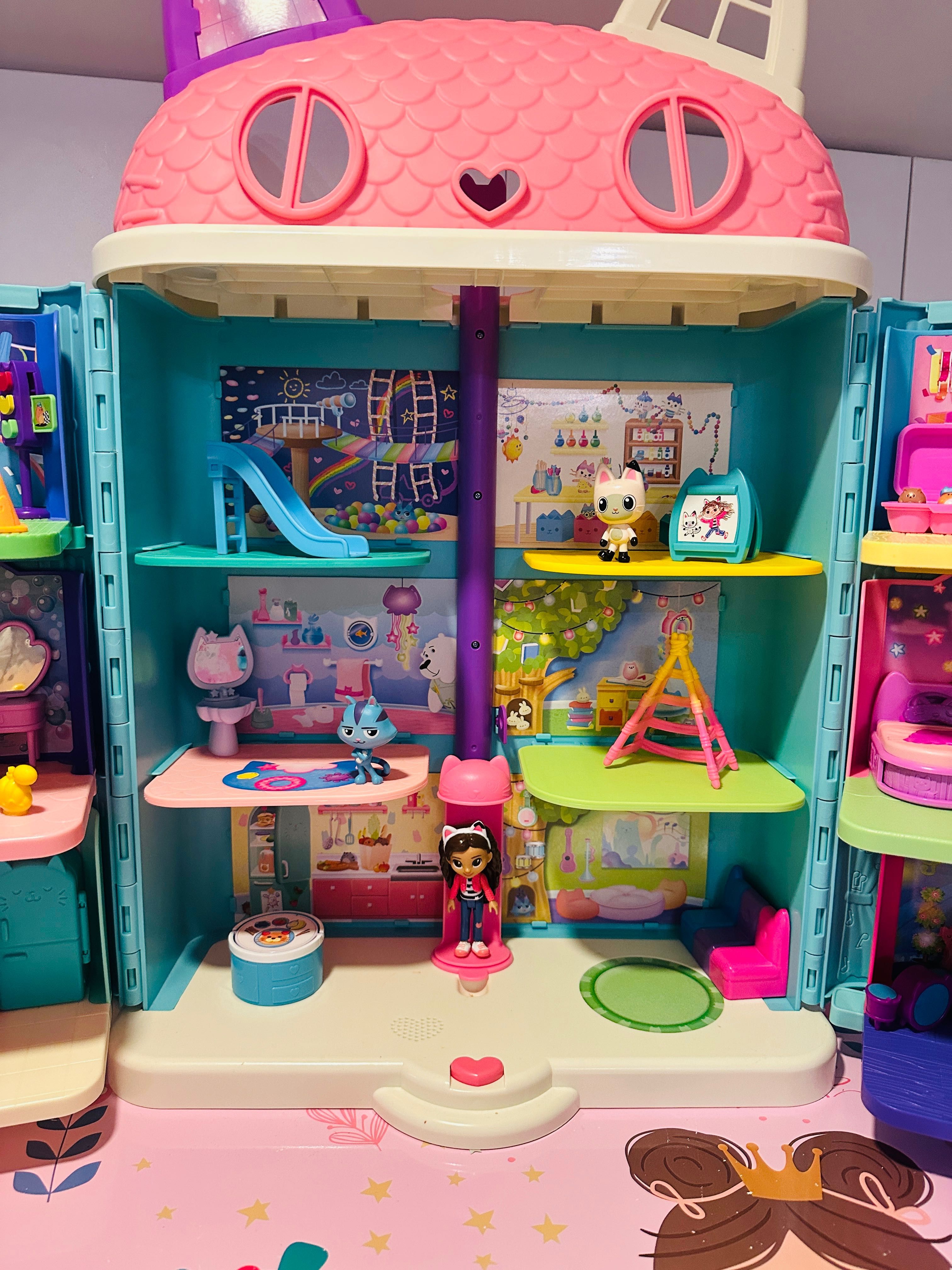 Casă Gabby’s Dollhouse + Toate Cele 6 Camere + Accesorii