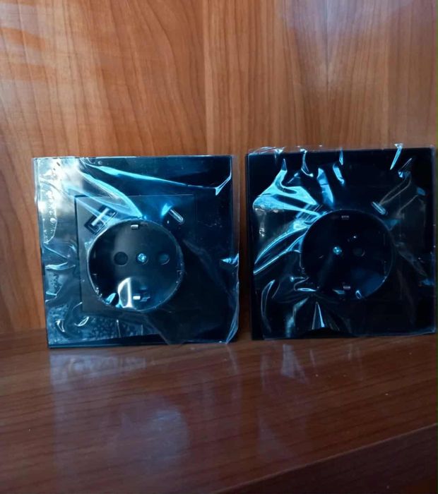 Priza cu rama de sticla securizata