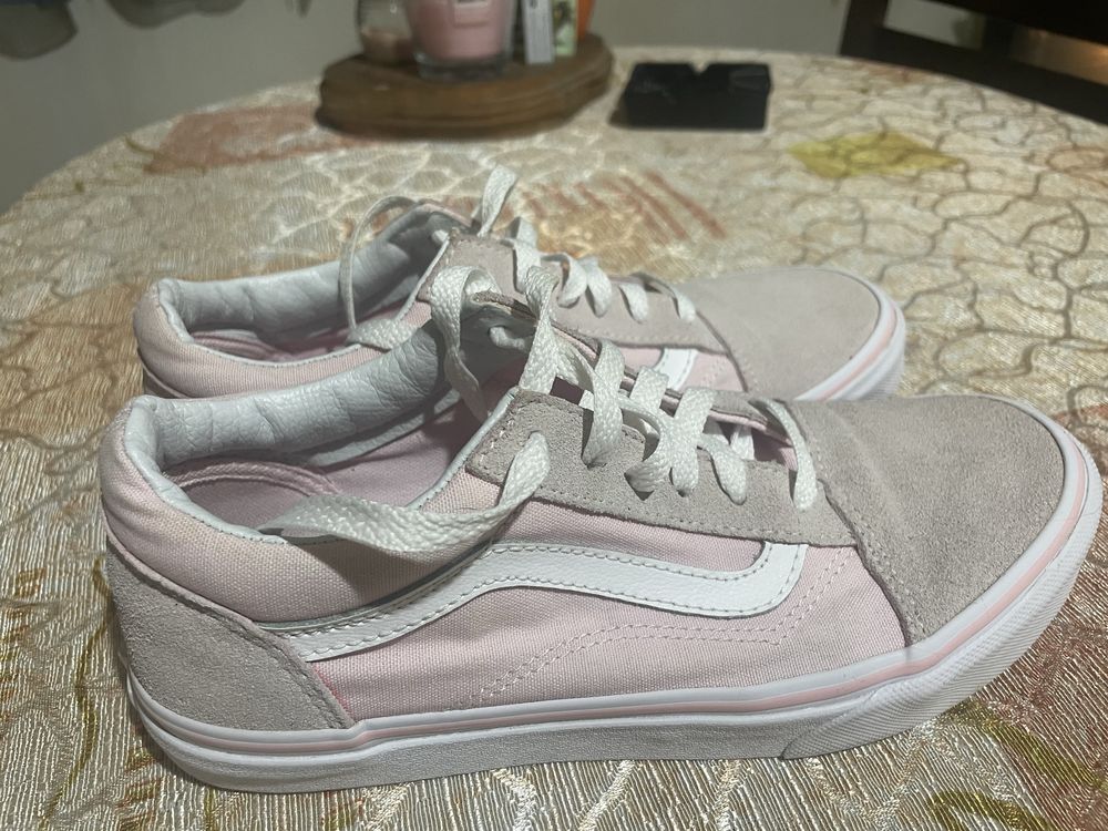 Кецове Vans ,произведени във Виетнам,номер 37