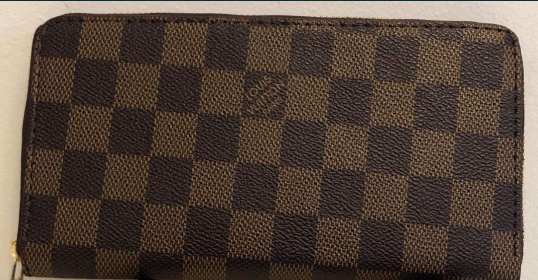 Set curea și portofel  Louis Vuitton, logo metalic auriu, saculet