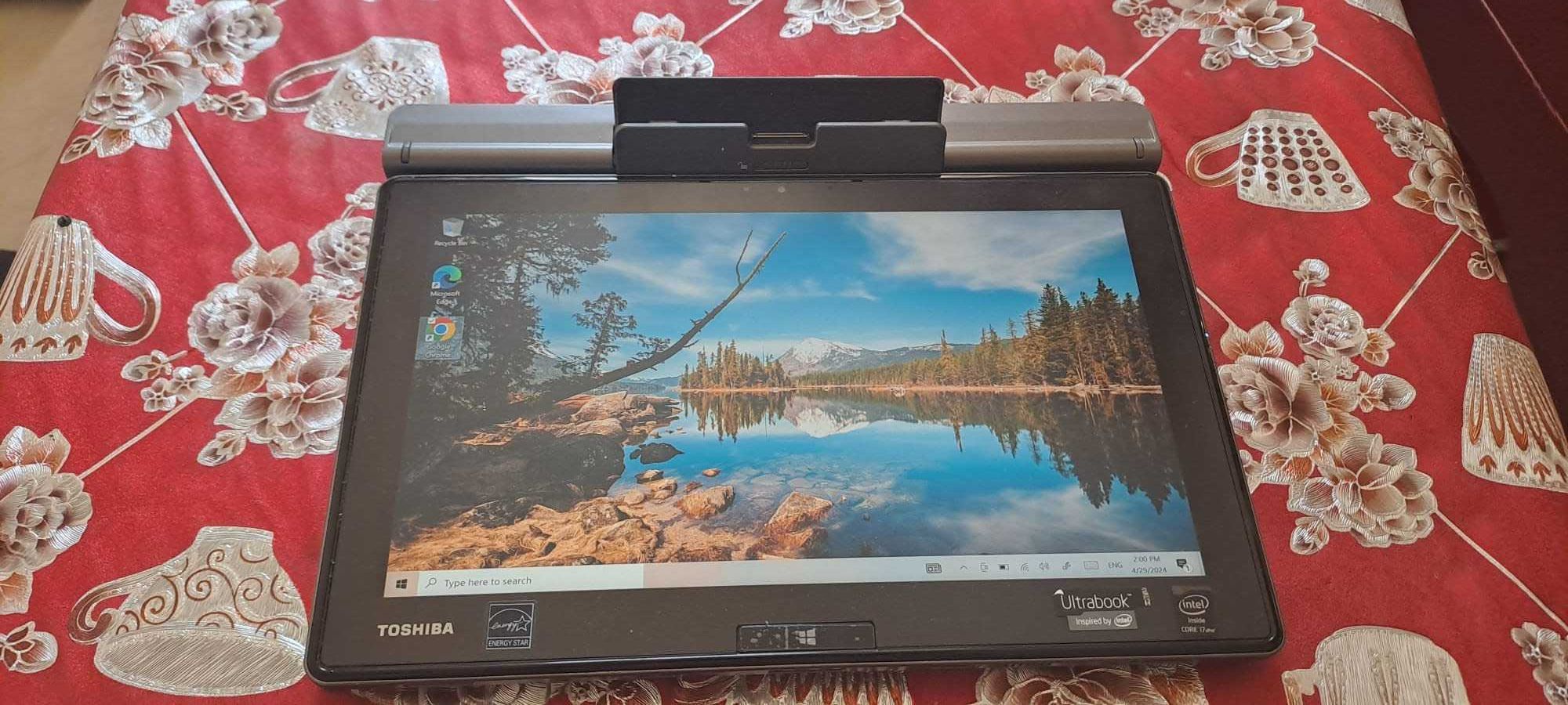 Tableta / Laptop Ultrabook  Toshiba : i7 / 8 gb ram / ssd
