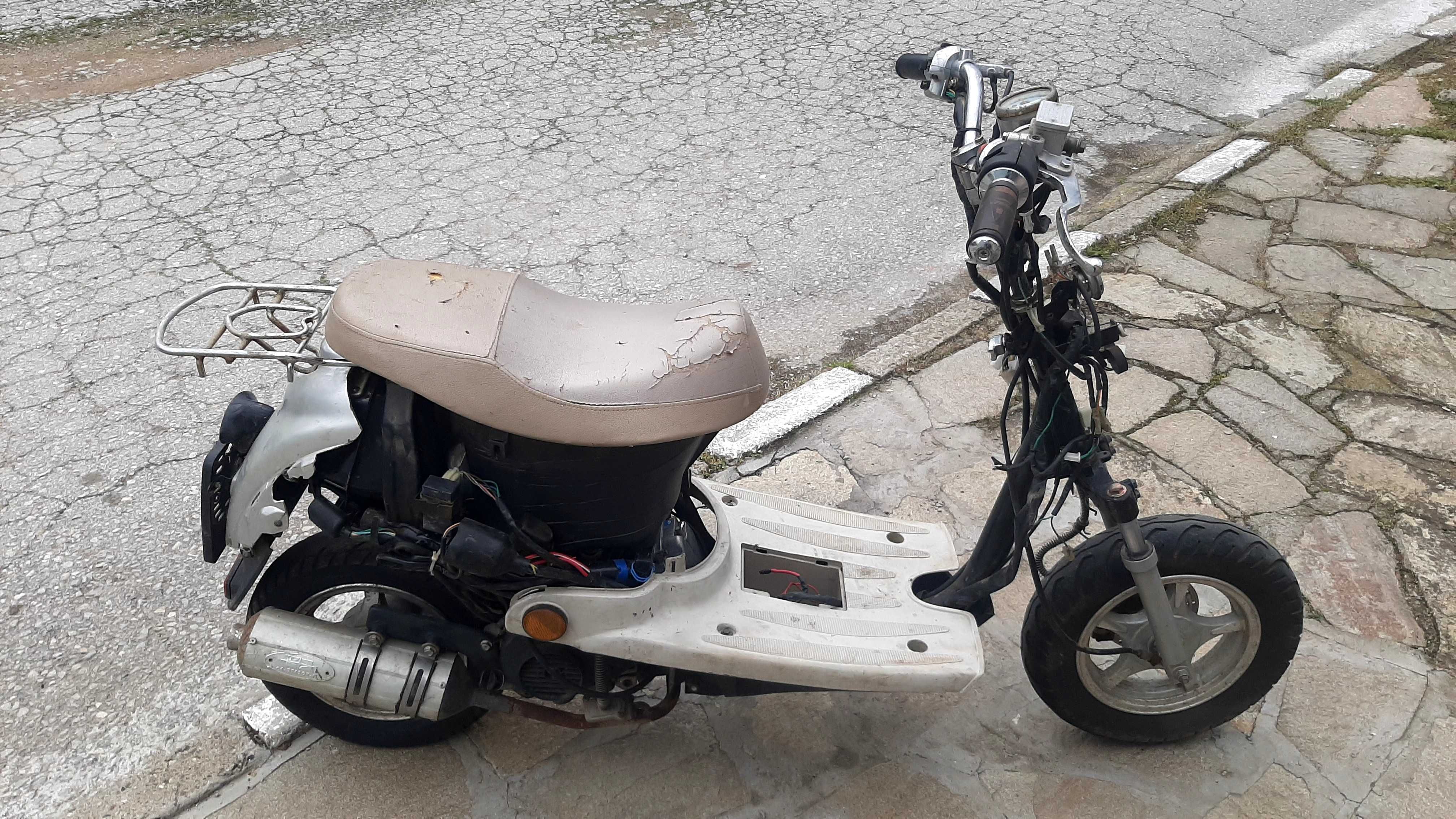 Скутер     50см³