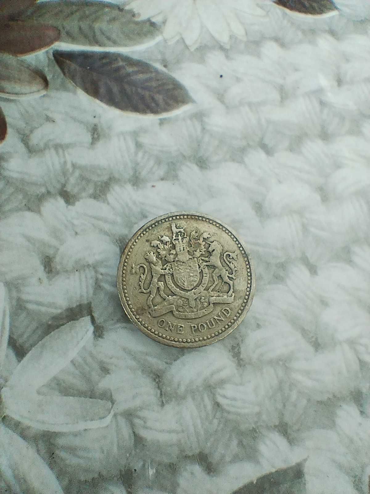 Един паунд Старинна монета Елизабет Втора -1983 година