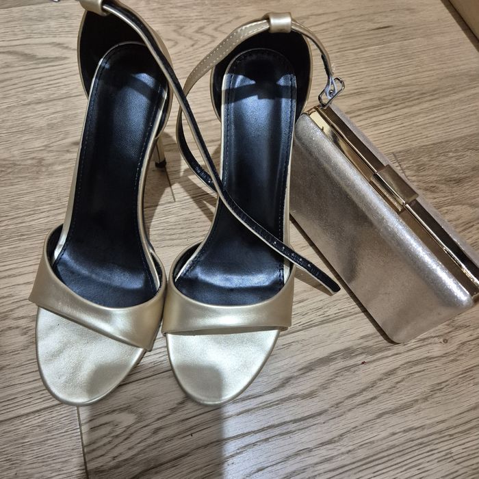 Sandale 38 si plic aurii