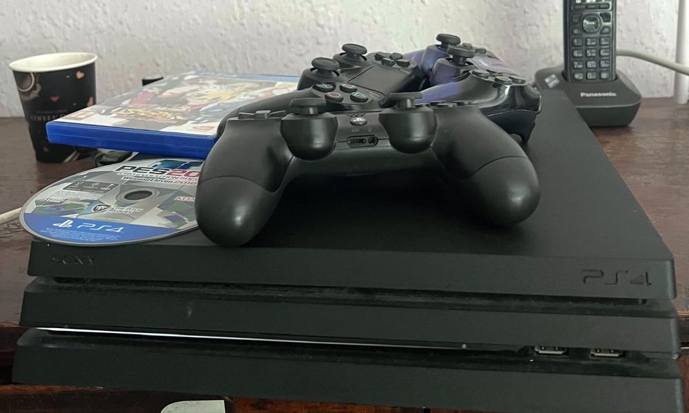 ps4 pro 1 tb 4K UHD sotladi narxini kelwamz