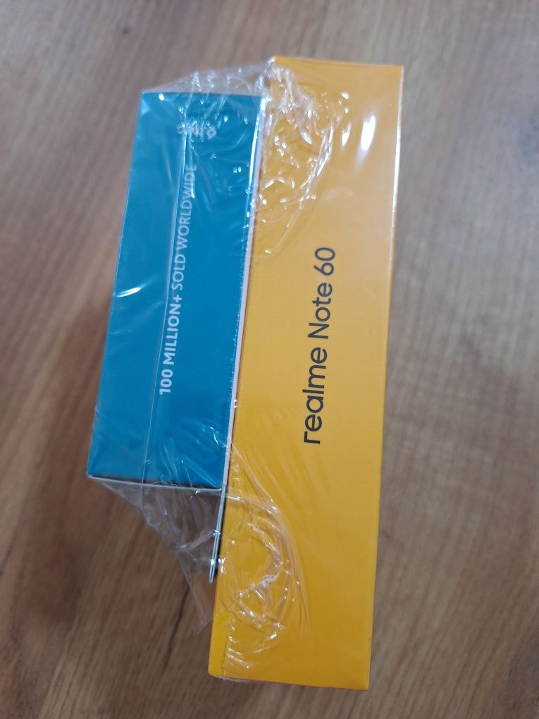 Realme Not 60, чисто нов с гаранция, в комплект с безжични слушалки